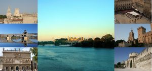 On visite Avignon, ville connue pour son festival de théâtre et ses animations. La Campagne Chastel, maison d'hôtes et gîte à Aix-en-Provence se situe à une heure d'Avignon. Encerclée de remparts, la ville surplombe le Rhône et la Durance.